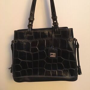 Dooney and Burke bag w/accessories 😍MINT😍